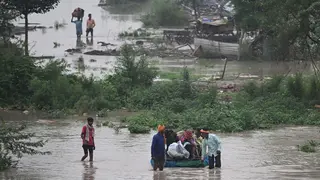 বঙ্গোপসাগরে নিম্নচাপ, বন্যায় বিপর্যস্ত এশিয়ার বিভিন্ন দেশ